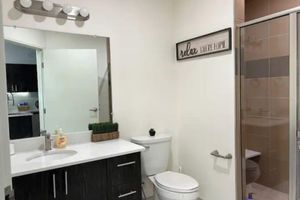 Alquiler Vacacional - Luxury 1 bedroom loft centrally located to it all!