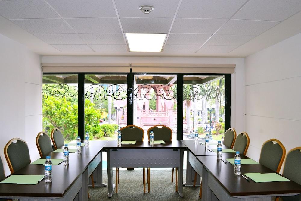 Bar/Salón HS HOTSSON Smart Value Tampico