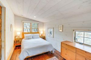 Alquiler Vacacional - Catskills Cabin on 100 Wooded Acres with Lake