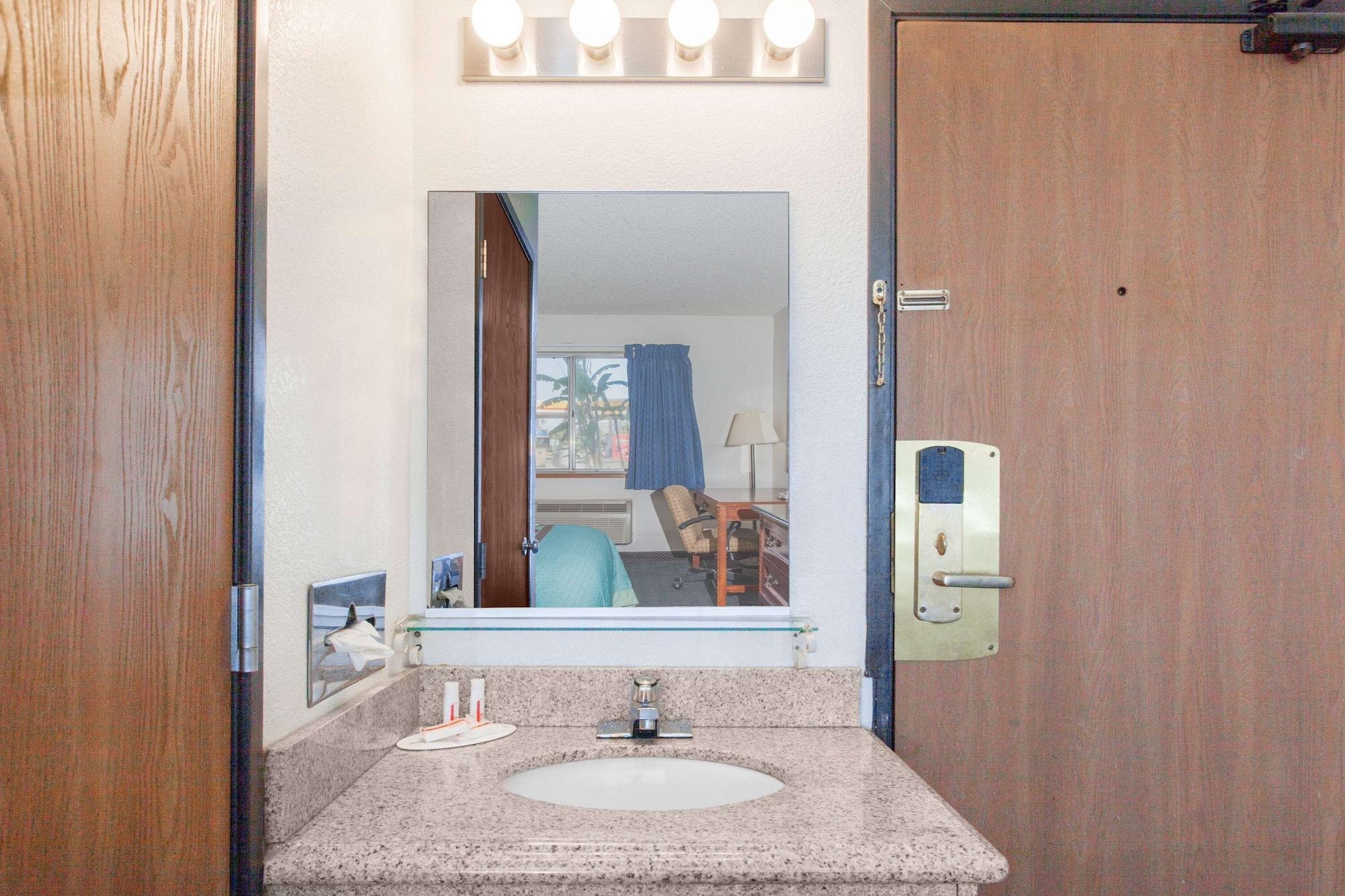 Equipamiento de Habitación Super 8 by Wyndham Selma/Fresno Area