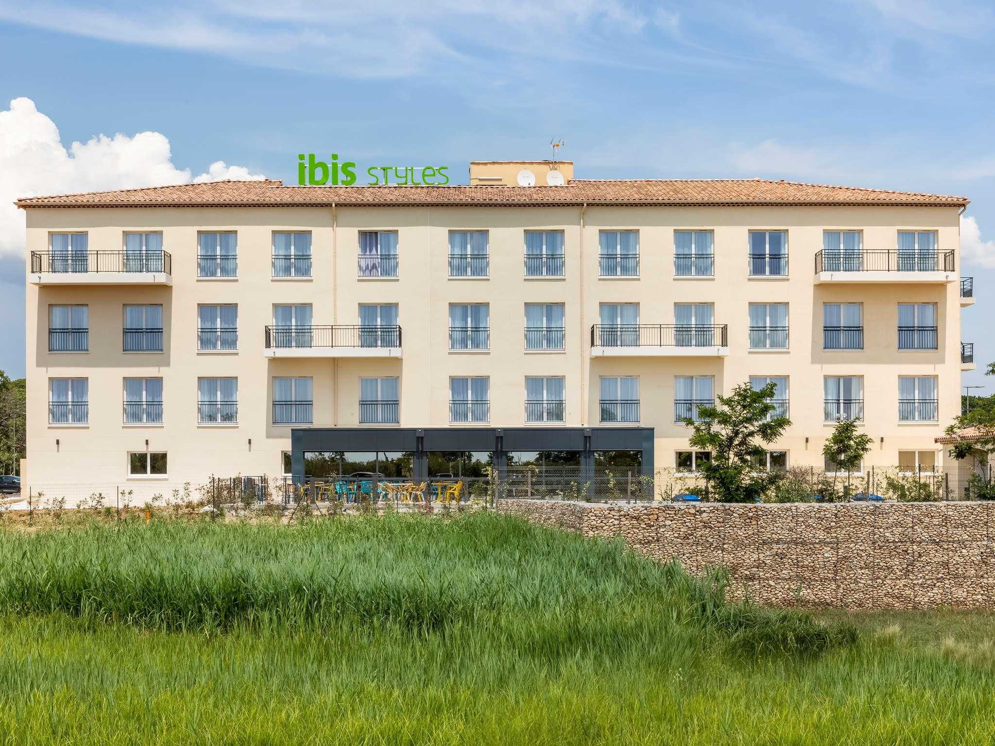 Vista Exterior Ibis Styles Miramas-Provence