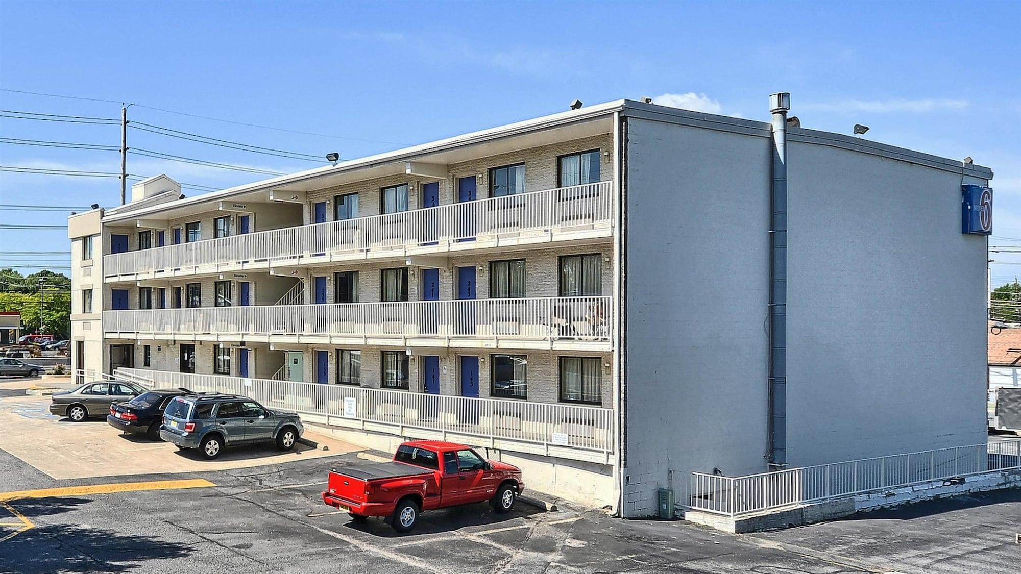 Vista Exterior Motel 6 Maple Shade Township, NJ - Philadelphia - Mt Laurel