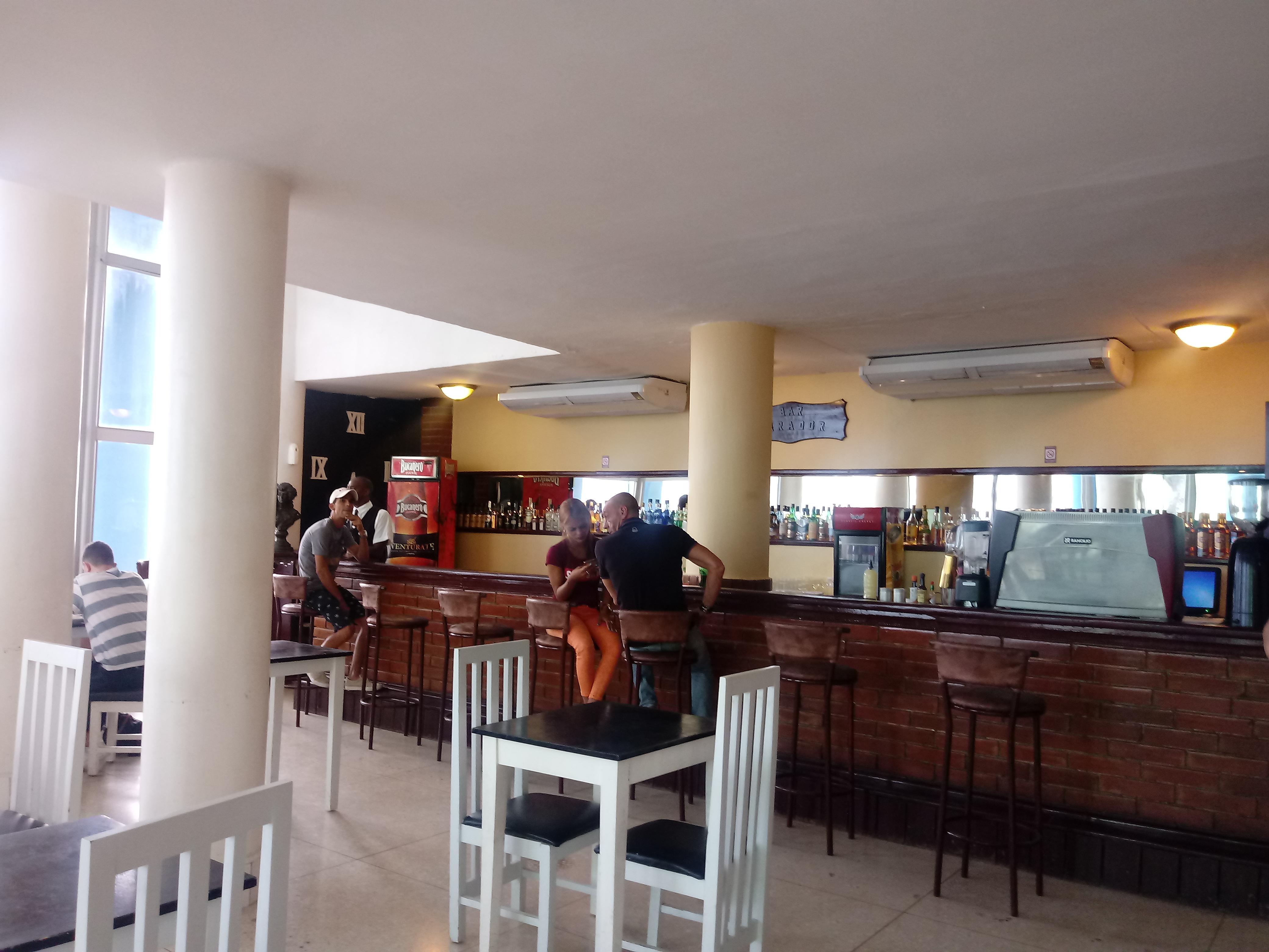 Bar/Salón Hotel Deauville