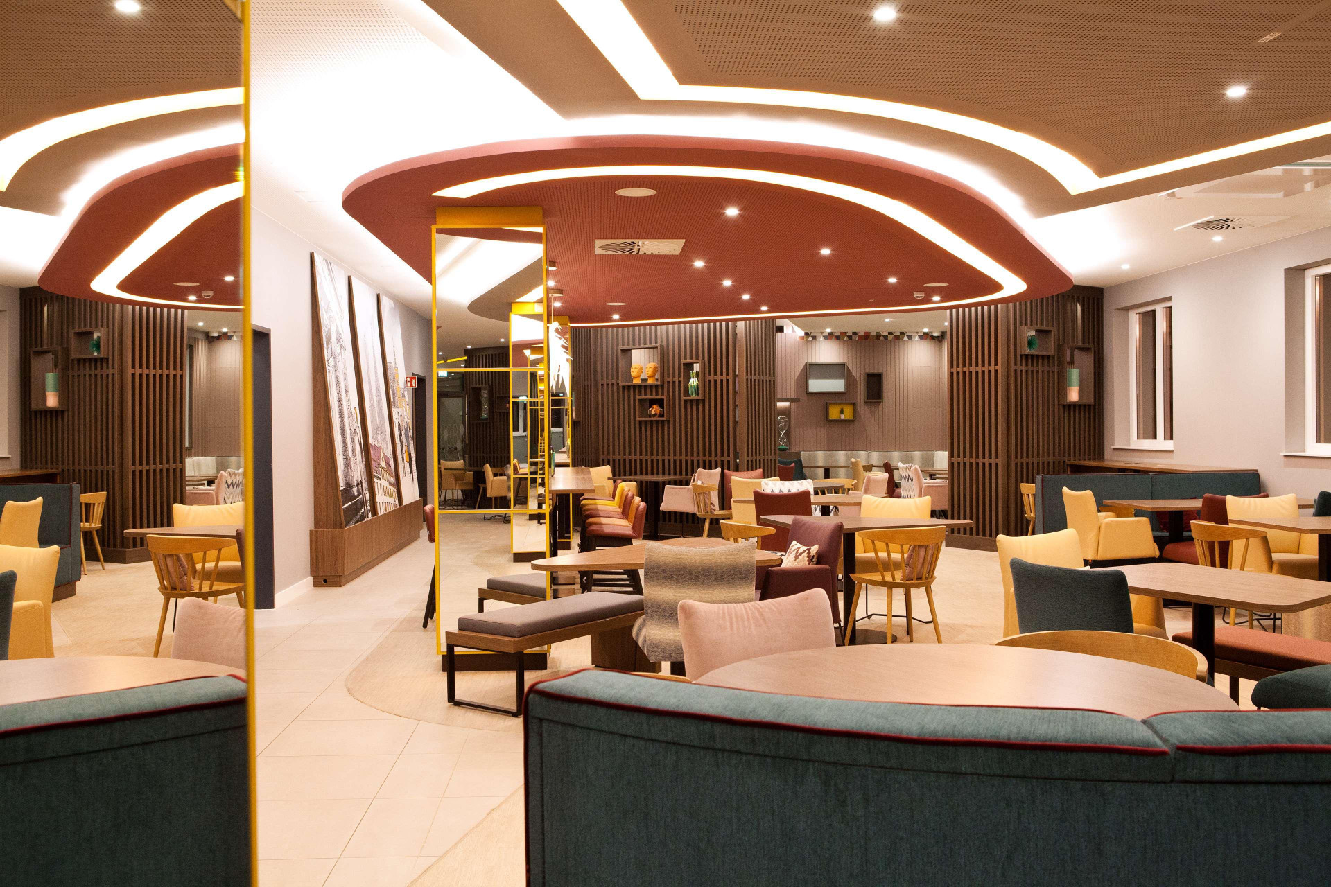 Vista Lobby Hampton by Hilton Regensburg