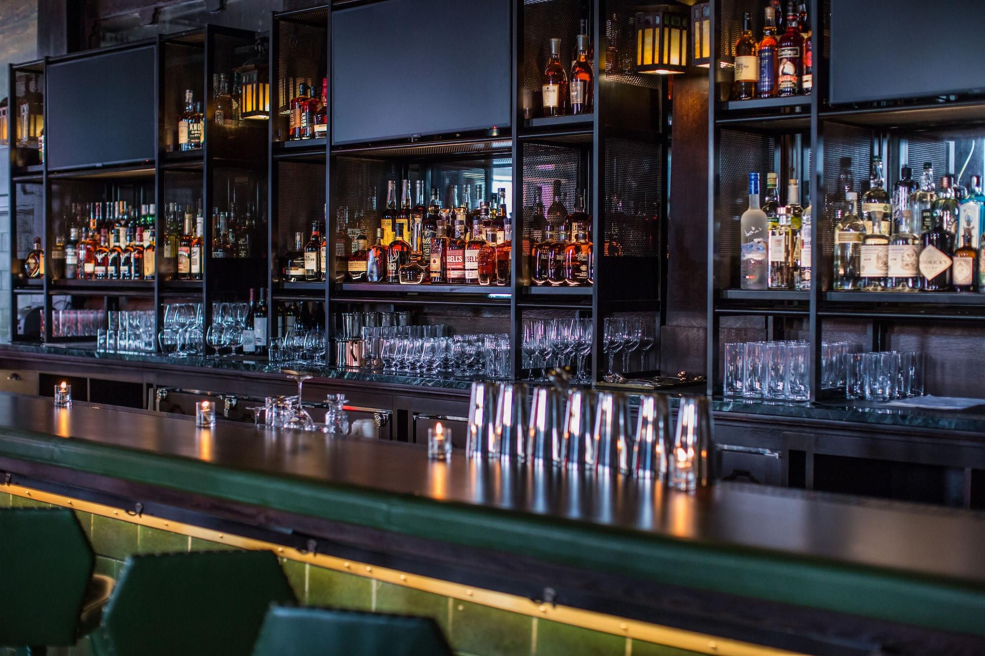 Bar/Salón Hotel Savoy Kansas City, Tapestry Collection by Hilton