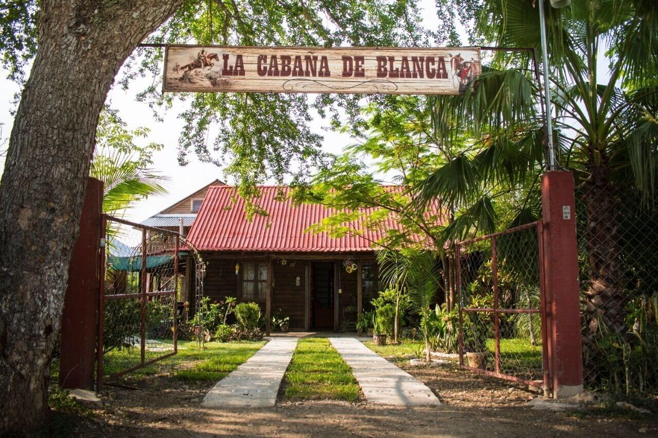 Vista Exterior Cabañas de Blanca
