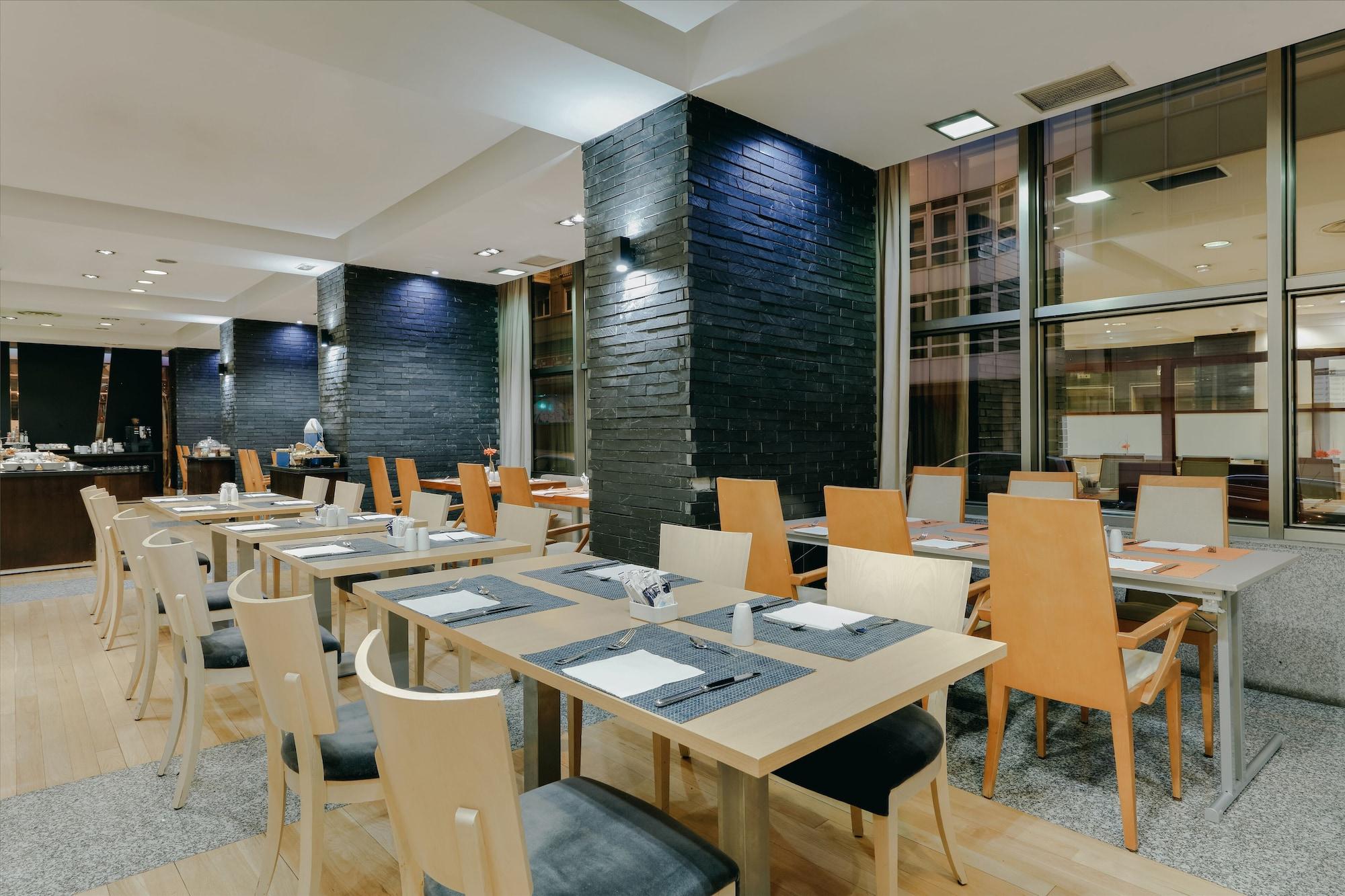 Restaurant Hesperia A Coruña Centro