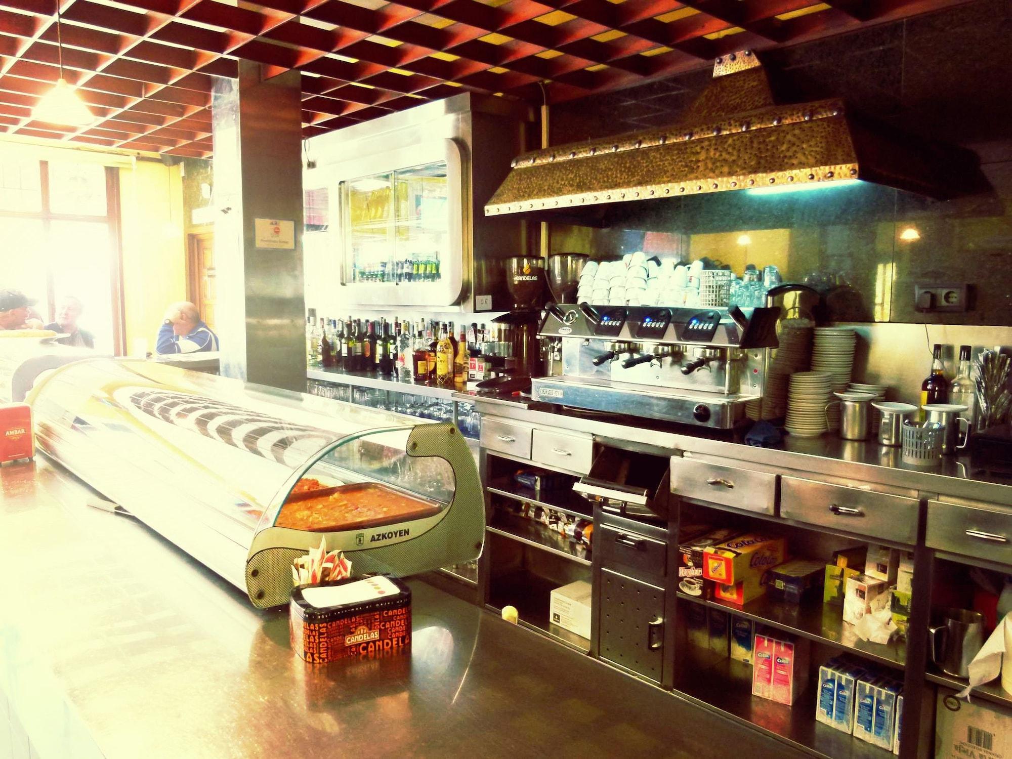 Bar/Salón Hostal San Andres