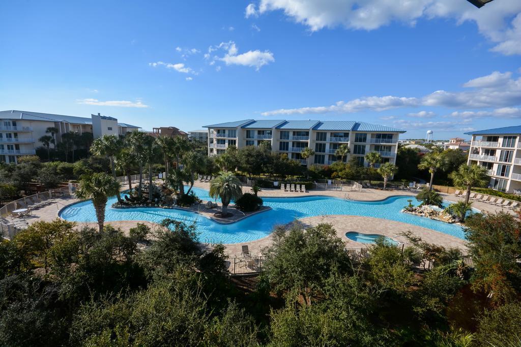 Vista Piscina High Pointe