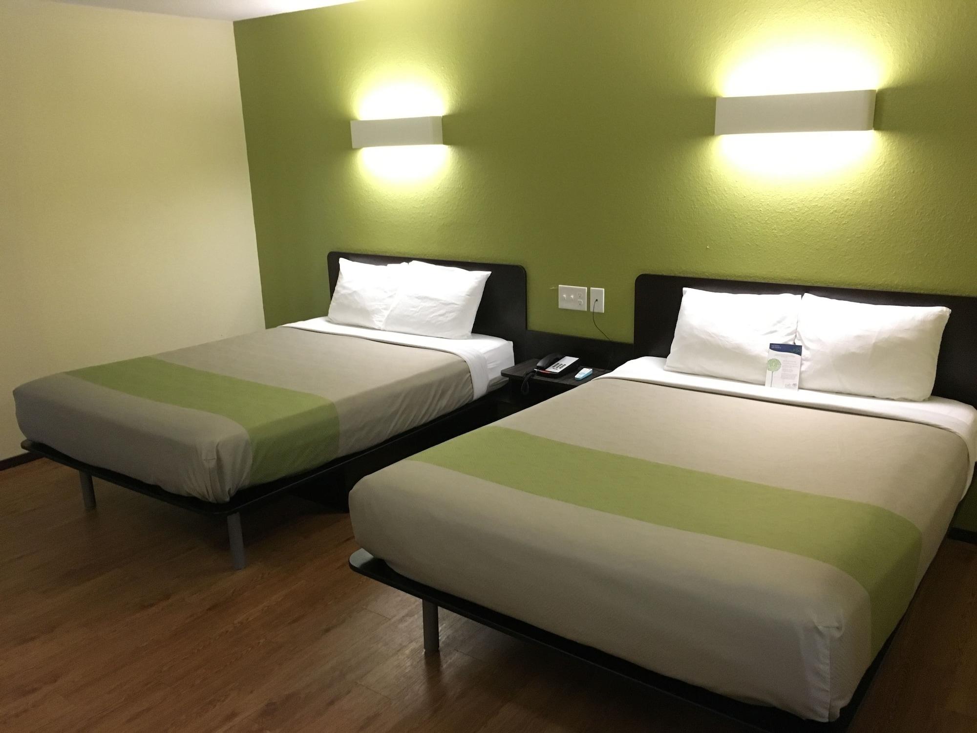 Varios Motel 6 Troy, IL