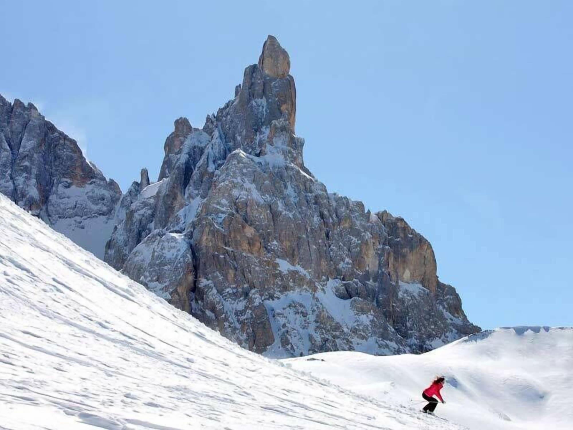 Instalaciones Recreativas Residence Langes