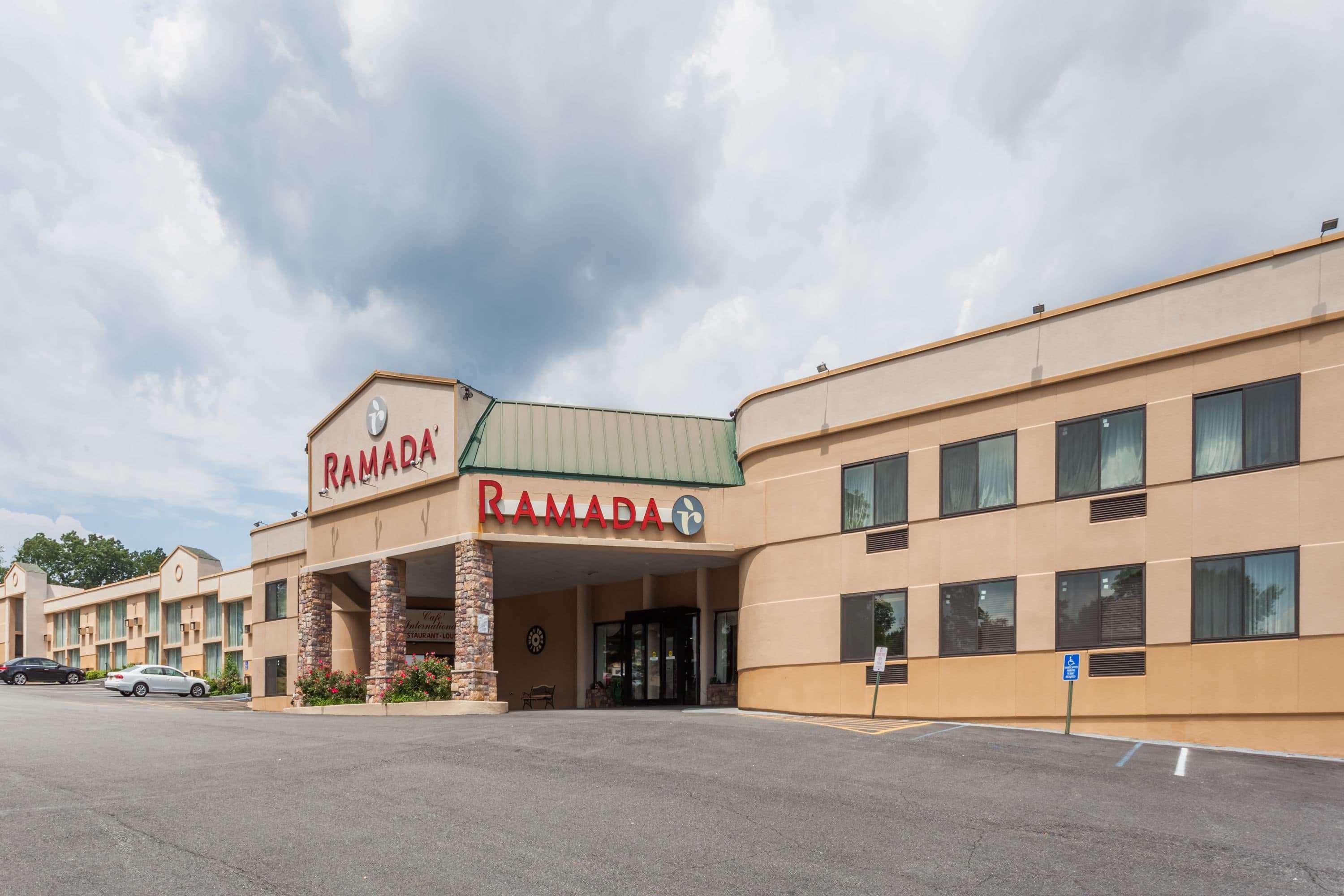 Vista Exterior Ramada by Wyndham Newburgh/West Point