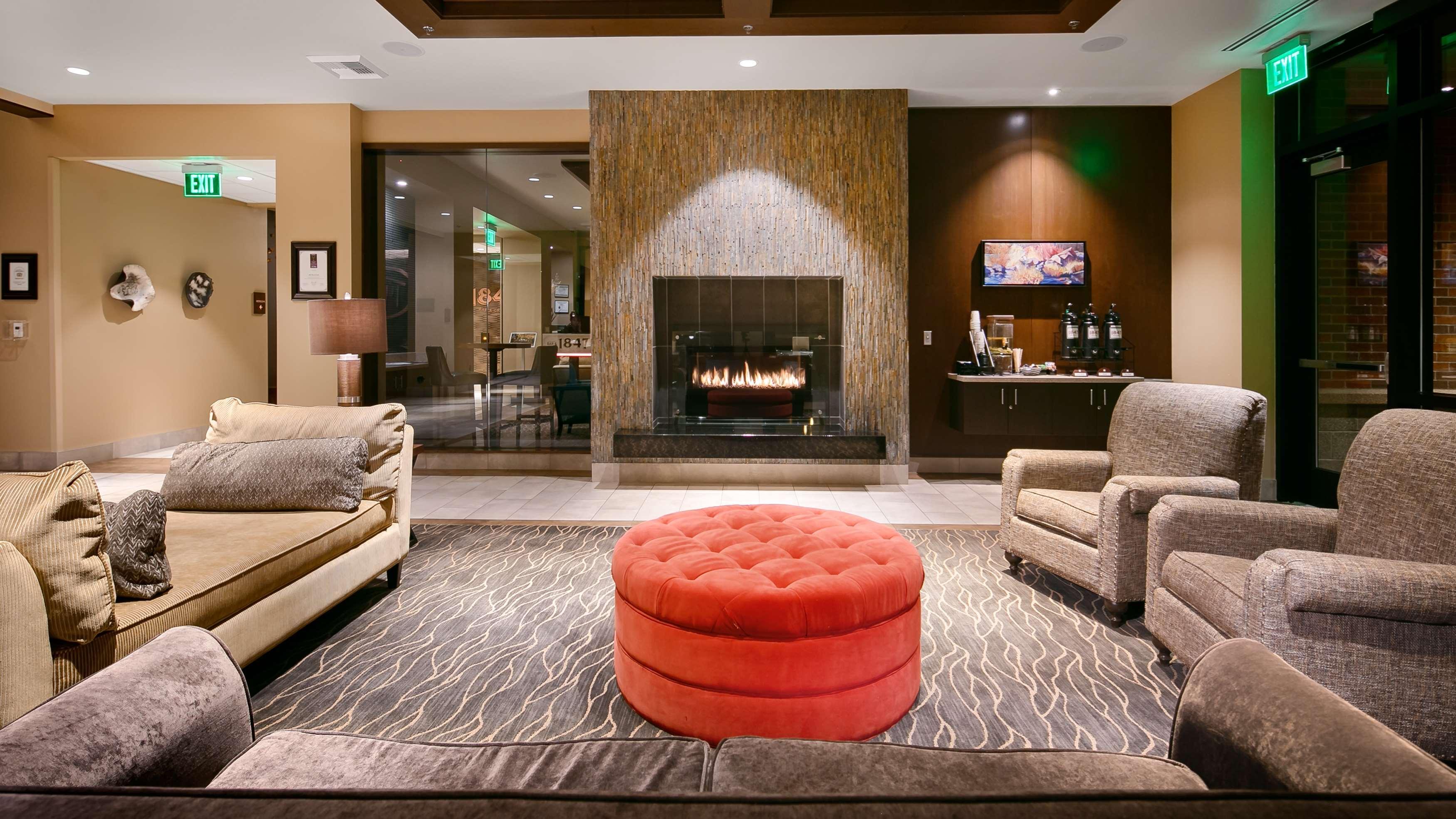 Vista Lobby Best Western Premier Boulder Falls Inn