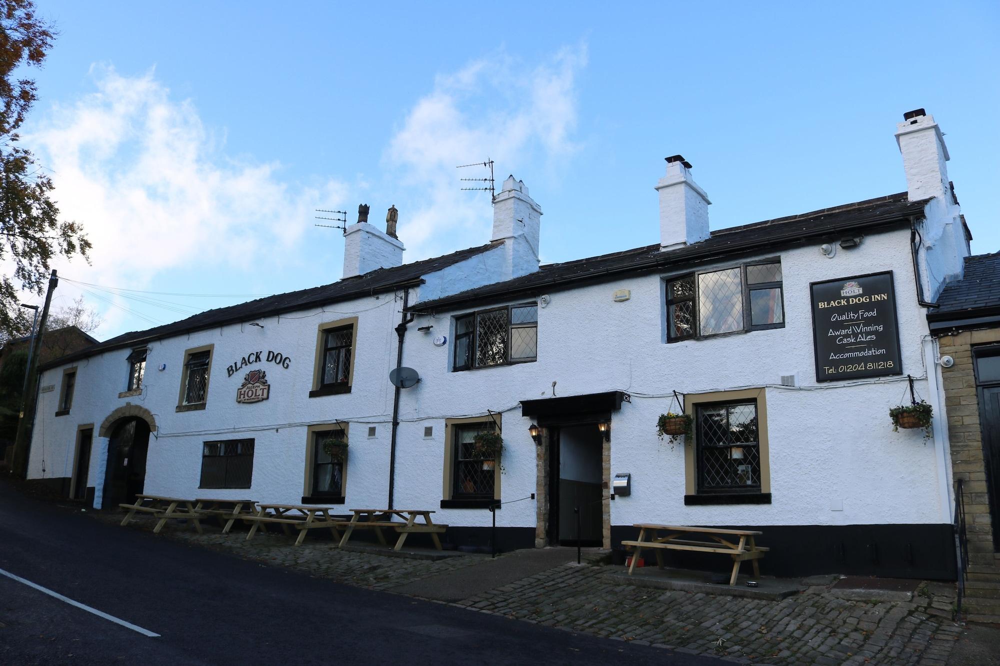 Varios Black Dog Inn