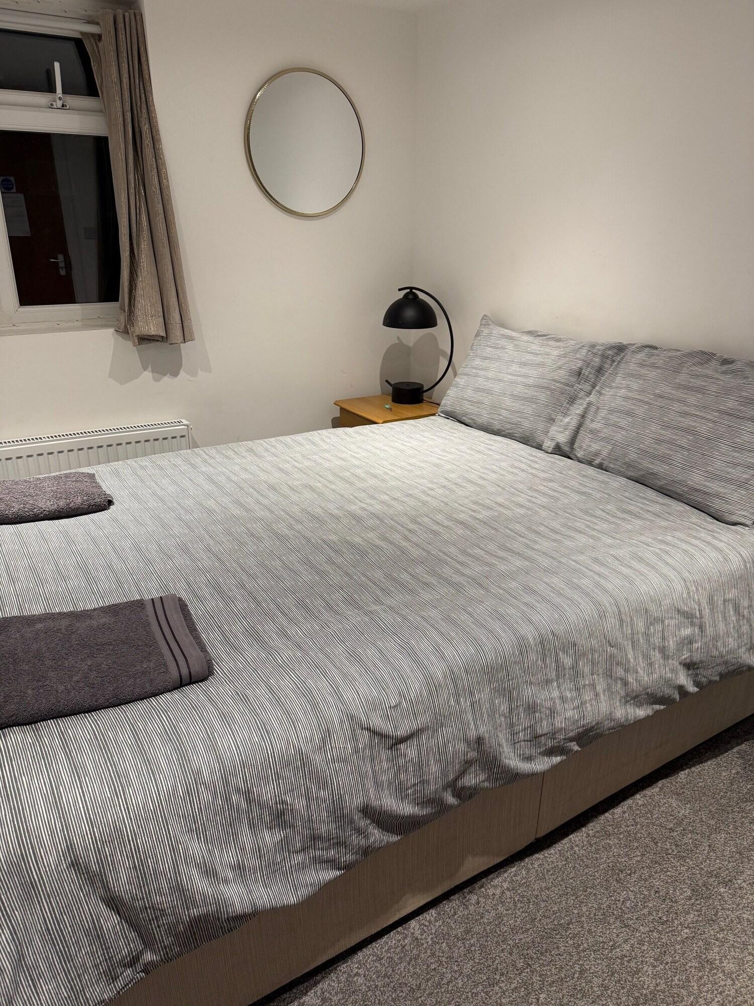 Varios Luton Homestay near AIRPORT