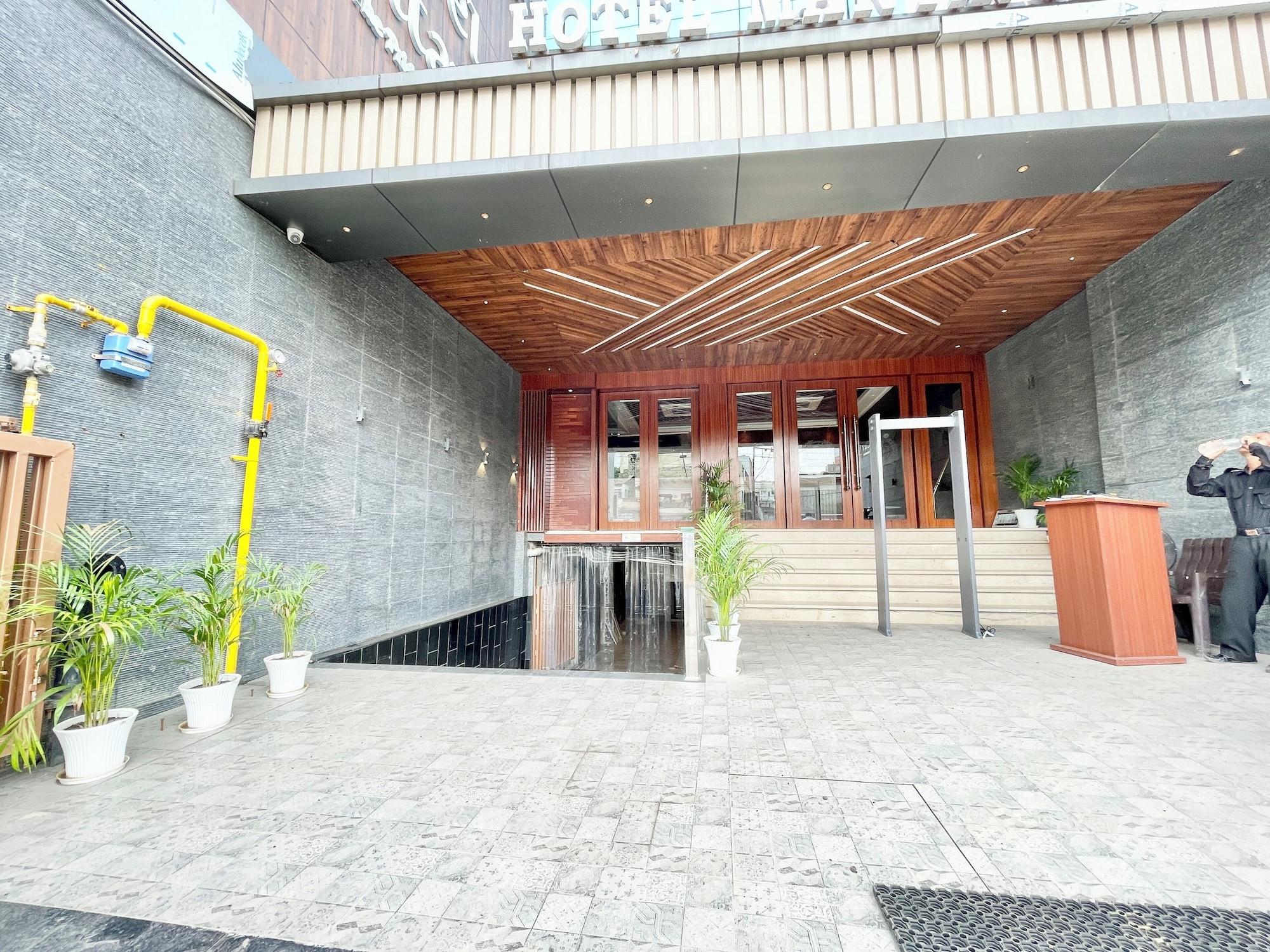 Vista Exterior Hotel Mantavya - Varanasi near Temple