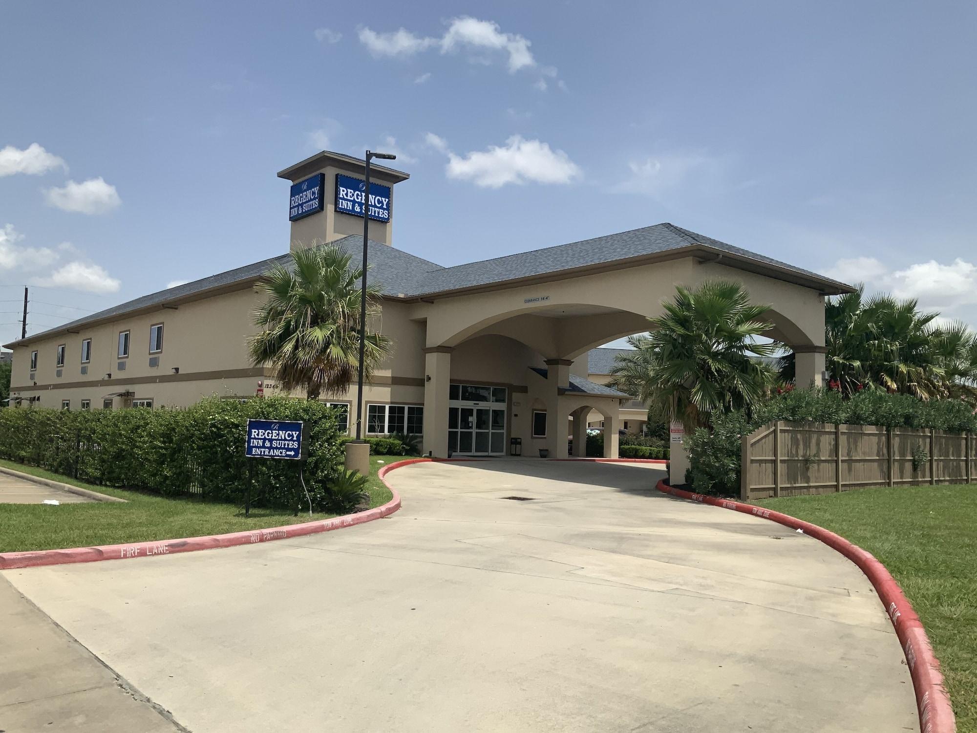 Vista Exterior Regency Inn and Suites