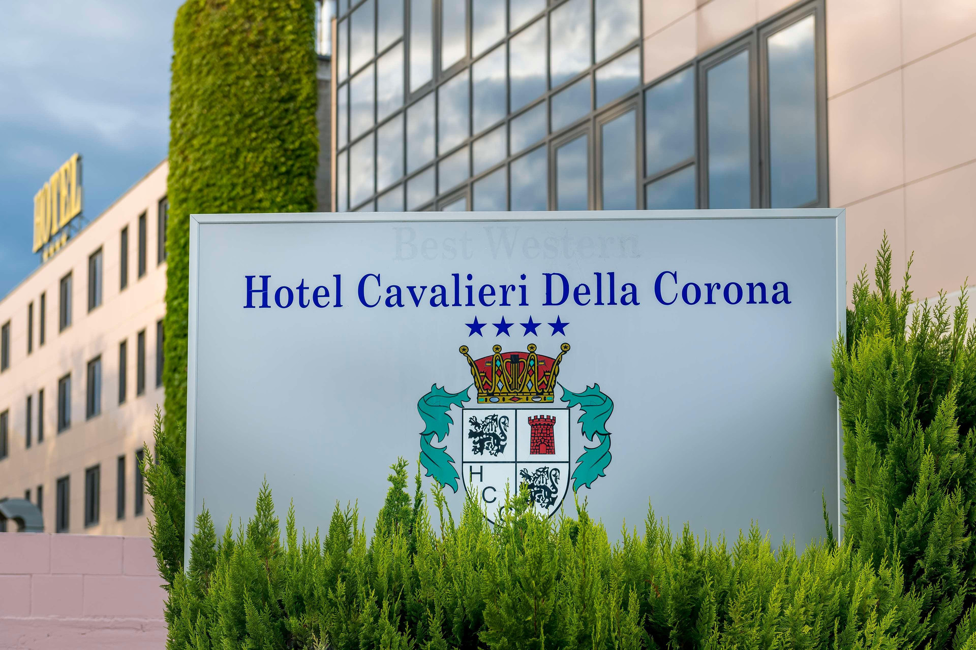 Vista Exterior Best Western Hotel Cavalieri Della Corona