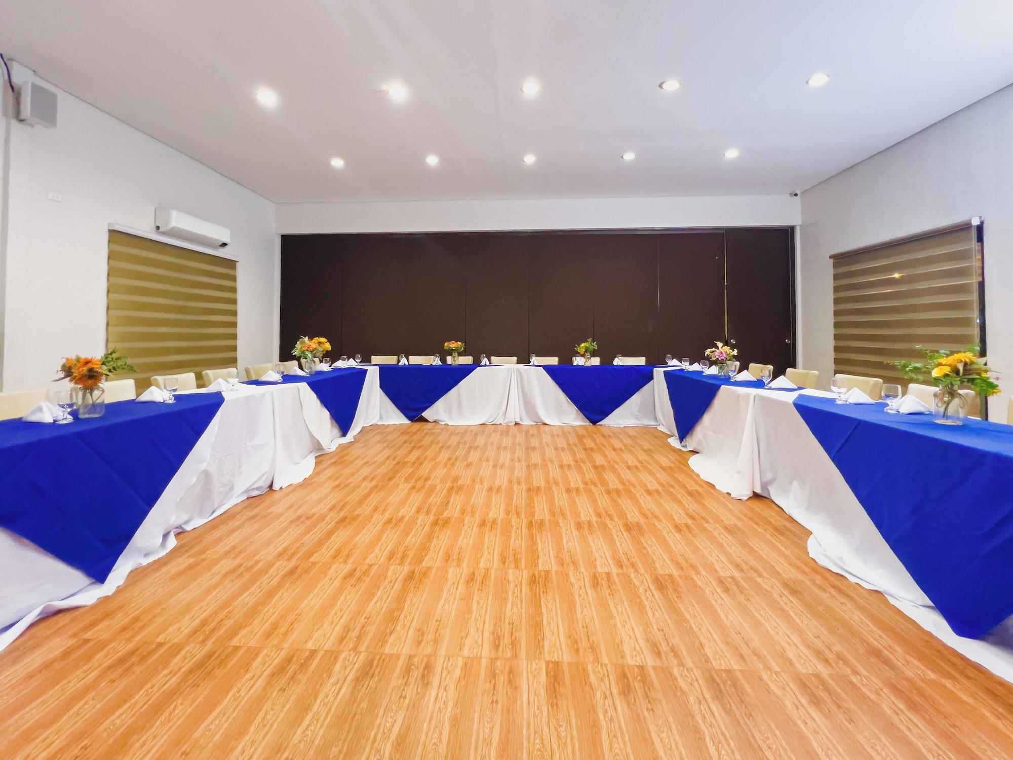 Sala de Reuniones Microtel Inn by Wyndham Cabanatuan