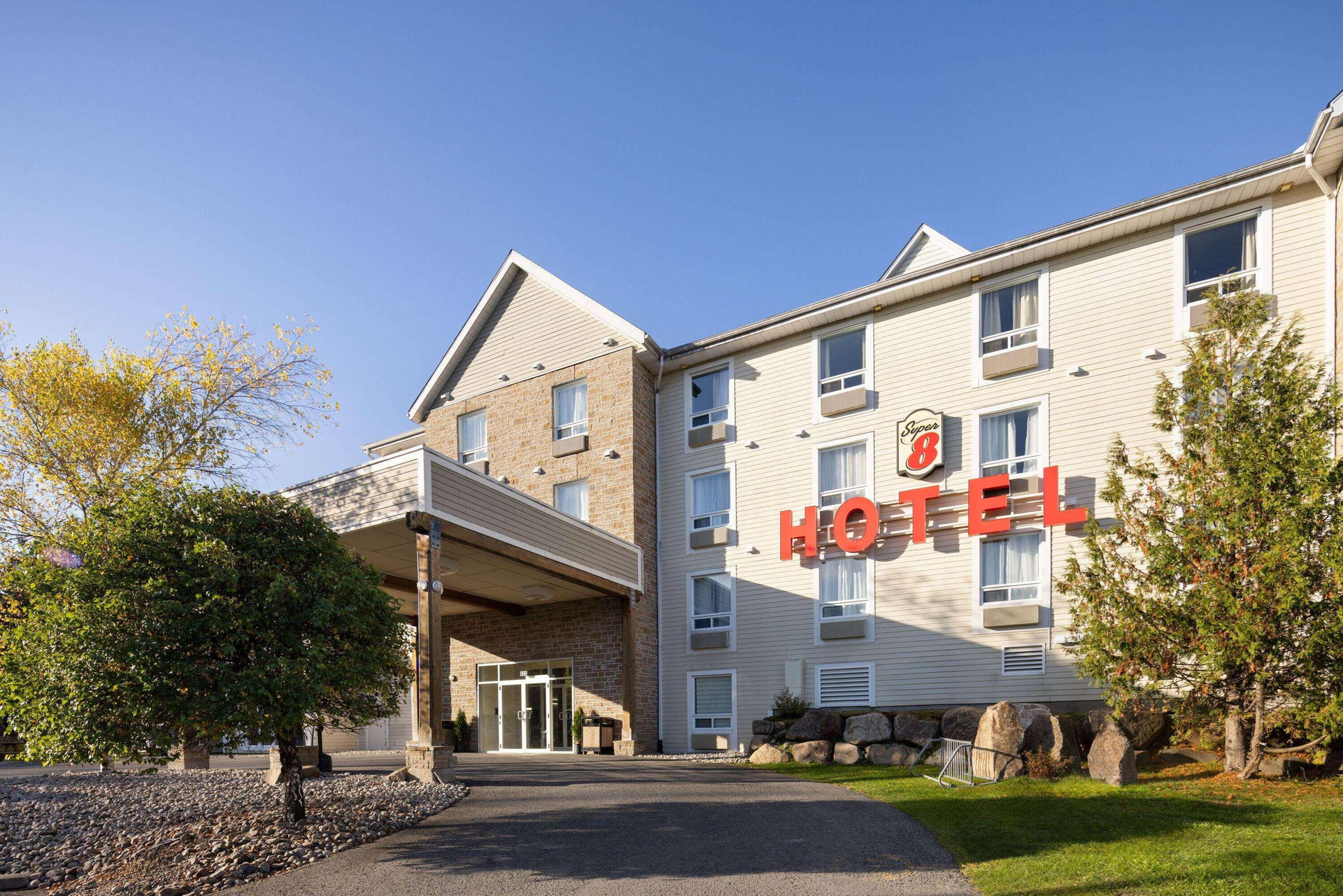 Vista Exterior Super 8 by Wyndham Sainte Agathe Des Monts