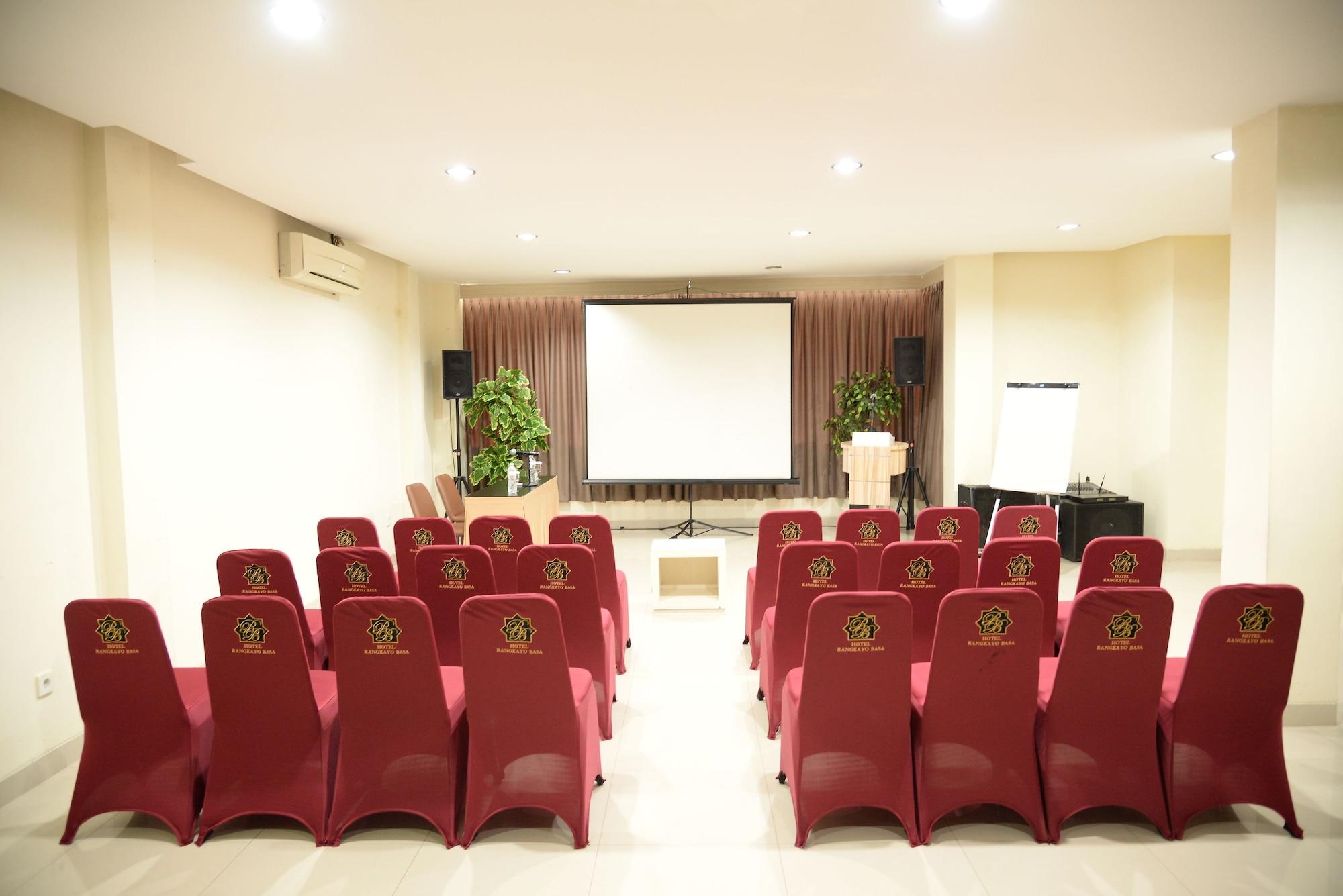Sala de Reuniones Rangkayo Basa Halal Hotel