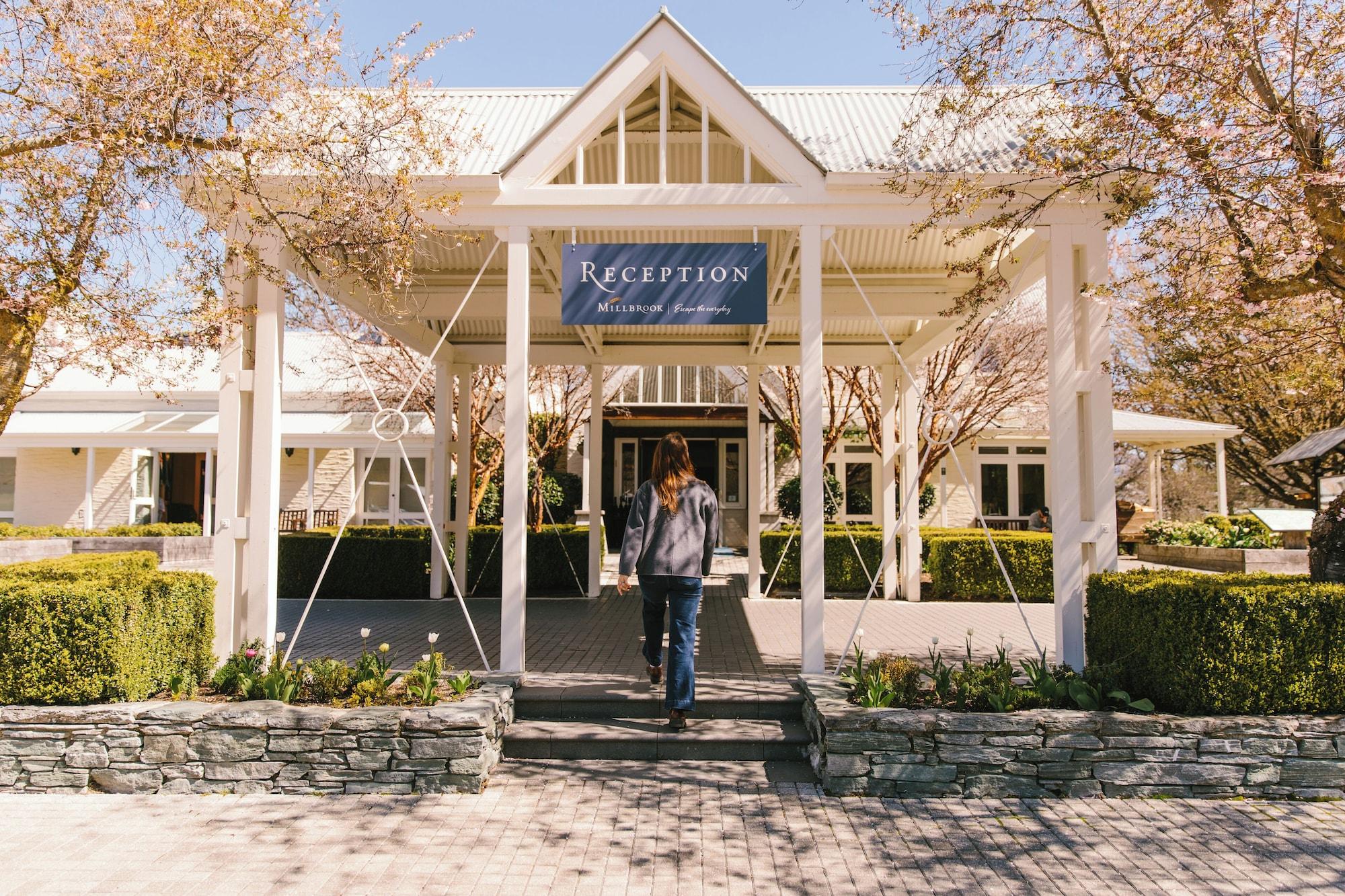 Vista Lobby Millbrook Resort