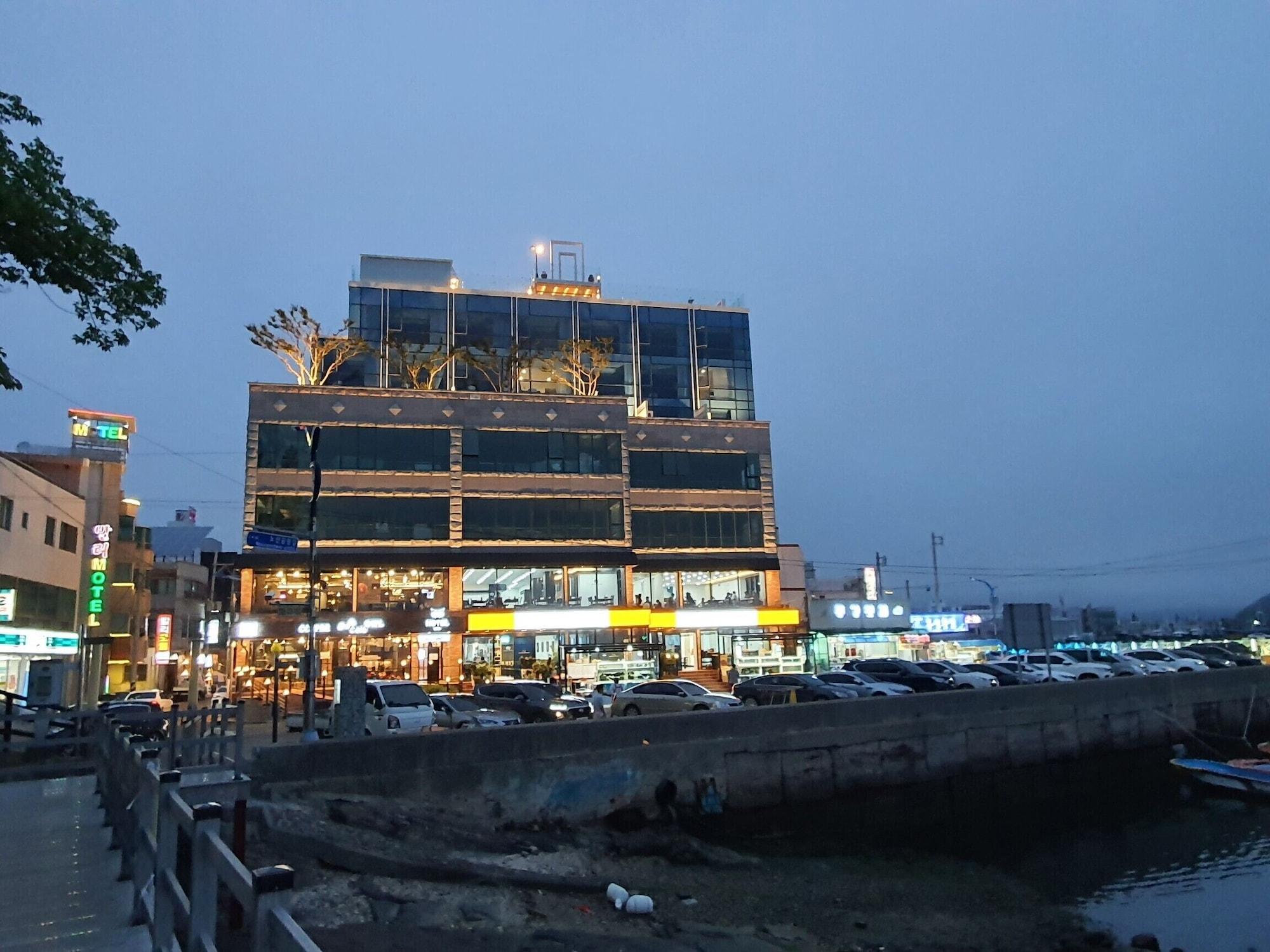 Vista Exterior Owl Hotel