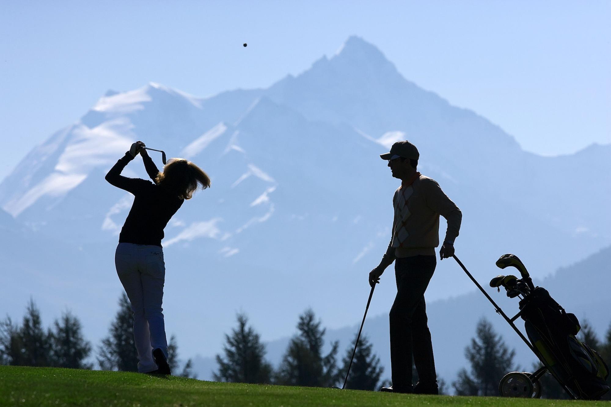Campo de Golf Chalet Diognysos B&B