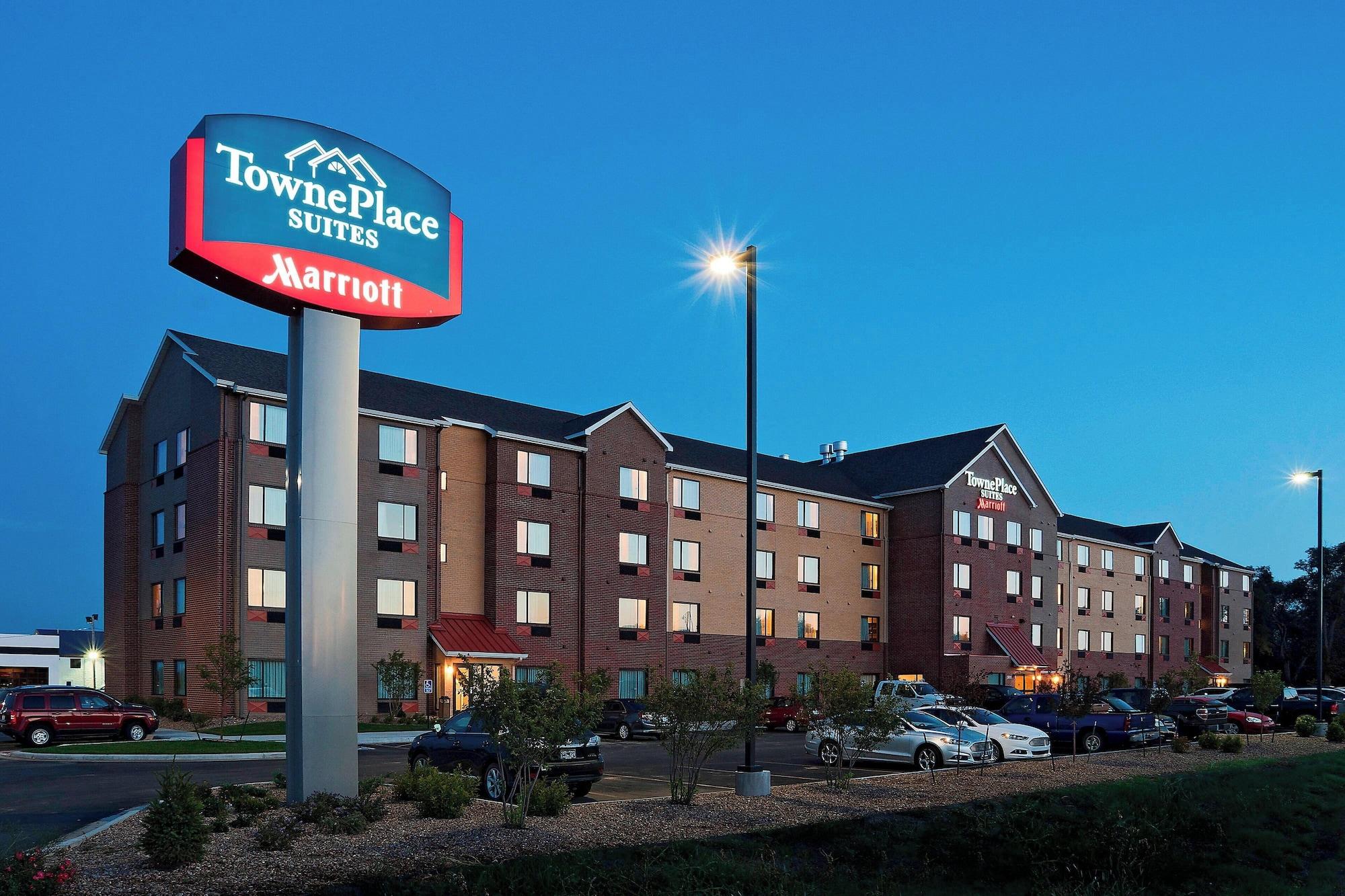 Vista Exterior TownePlace Suites by Marriott Dodge City