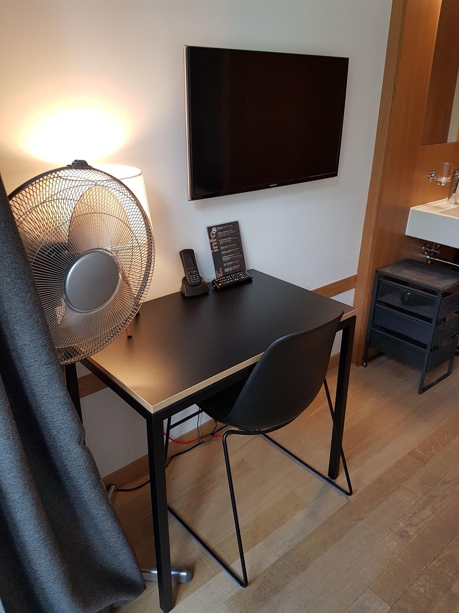 Habitación East-West Riverside Hotel