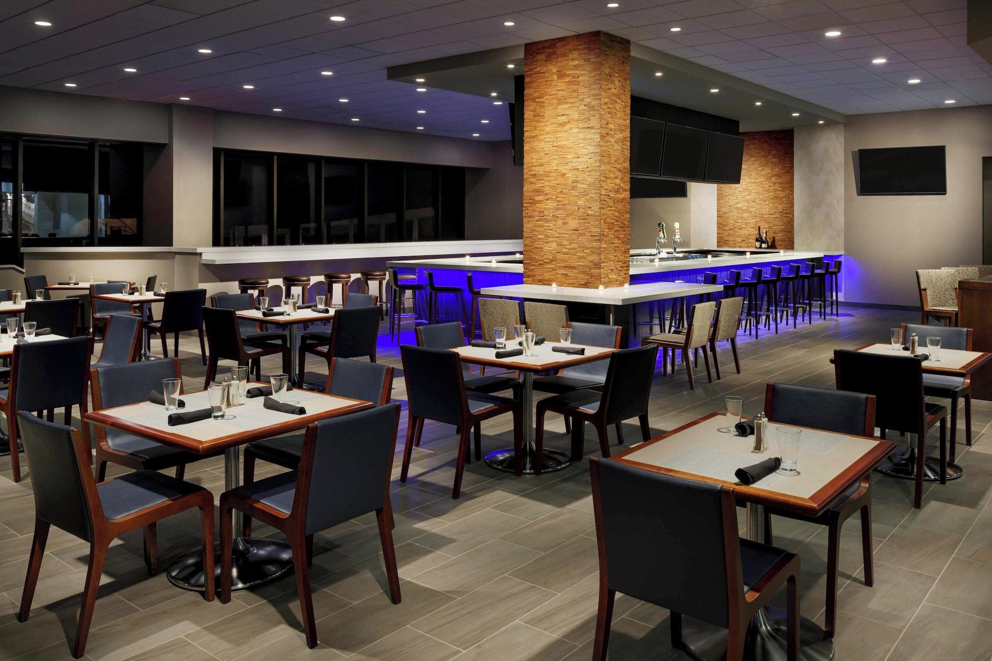 Restaurant The Westin Chicago Northwest