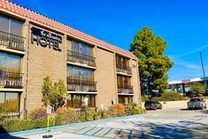 Alojamiento - The Alhambra Hotel