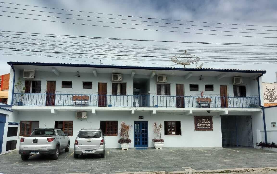 Vista da fachada Hotel Pousada Garoupas