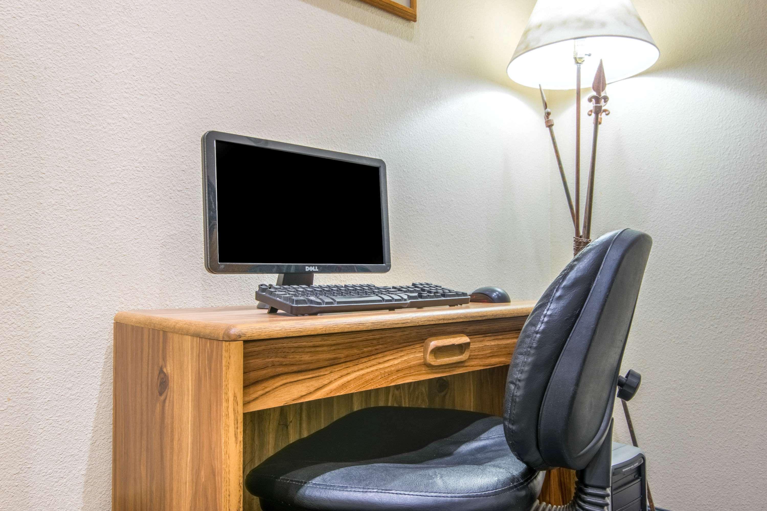 Centro de Negocios Super 8 by Wyndham Buena Vista