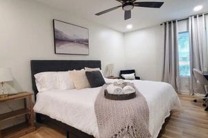 Alquiler Vacacional - Spacious Golf Retreat with Sunset Views