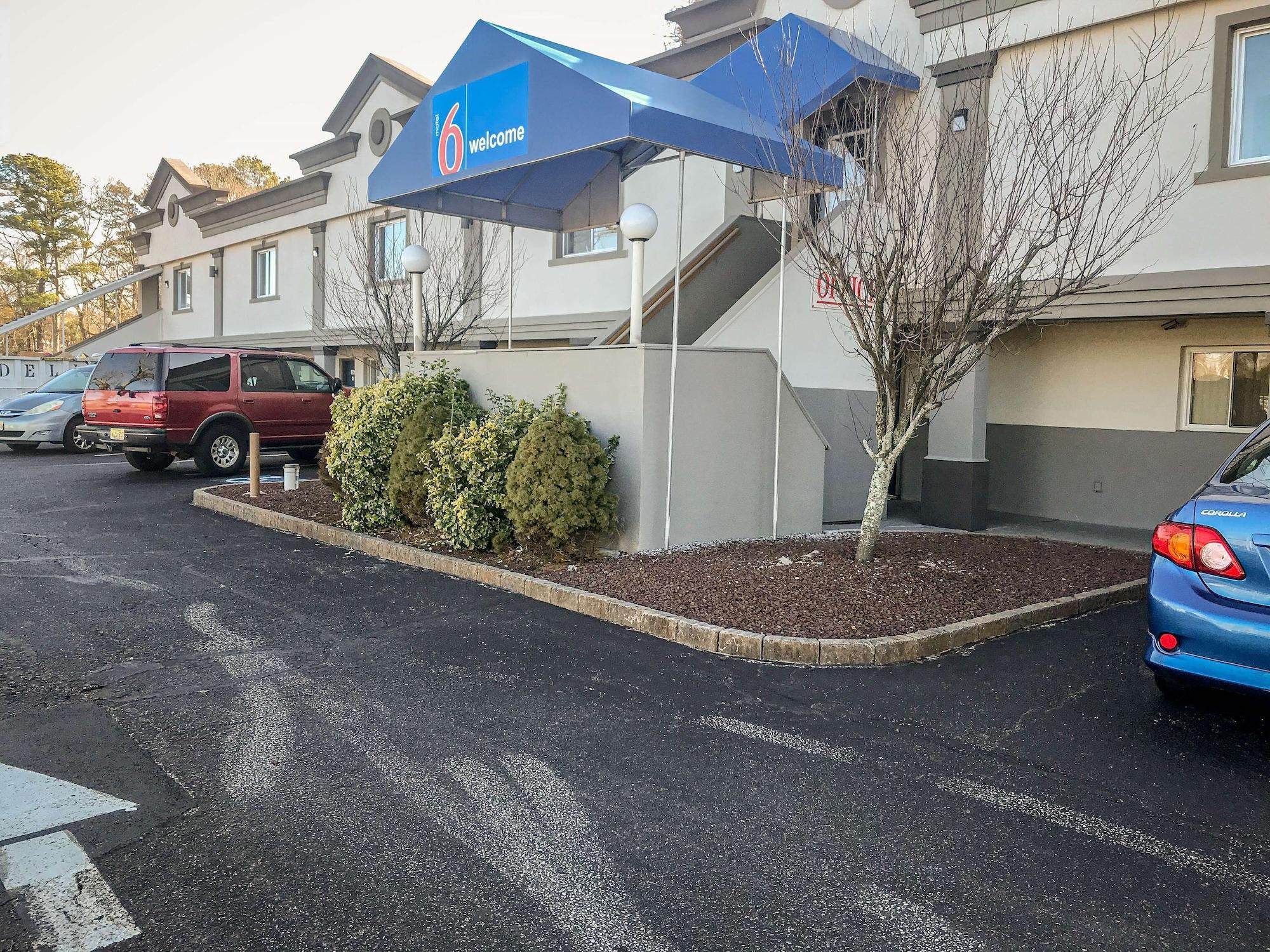 Vista Exterior Motel 6 Toms River, NJ - Near Seaside Heights