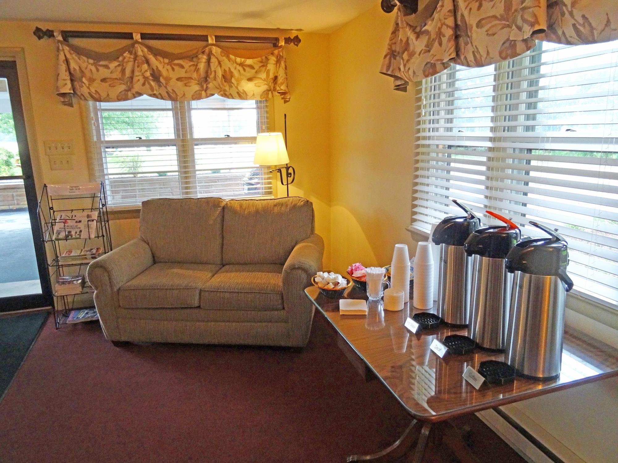 Vista Lobby Amish Country Motel