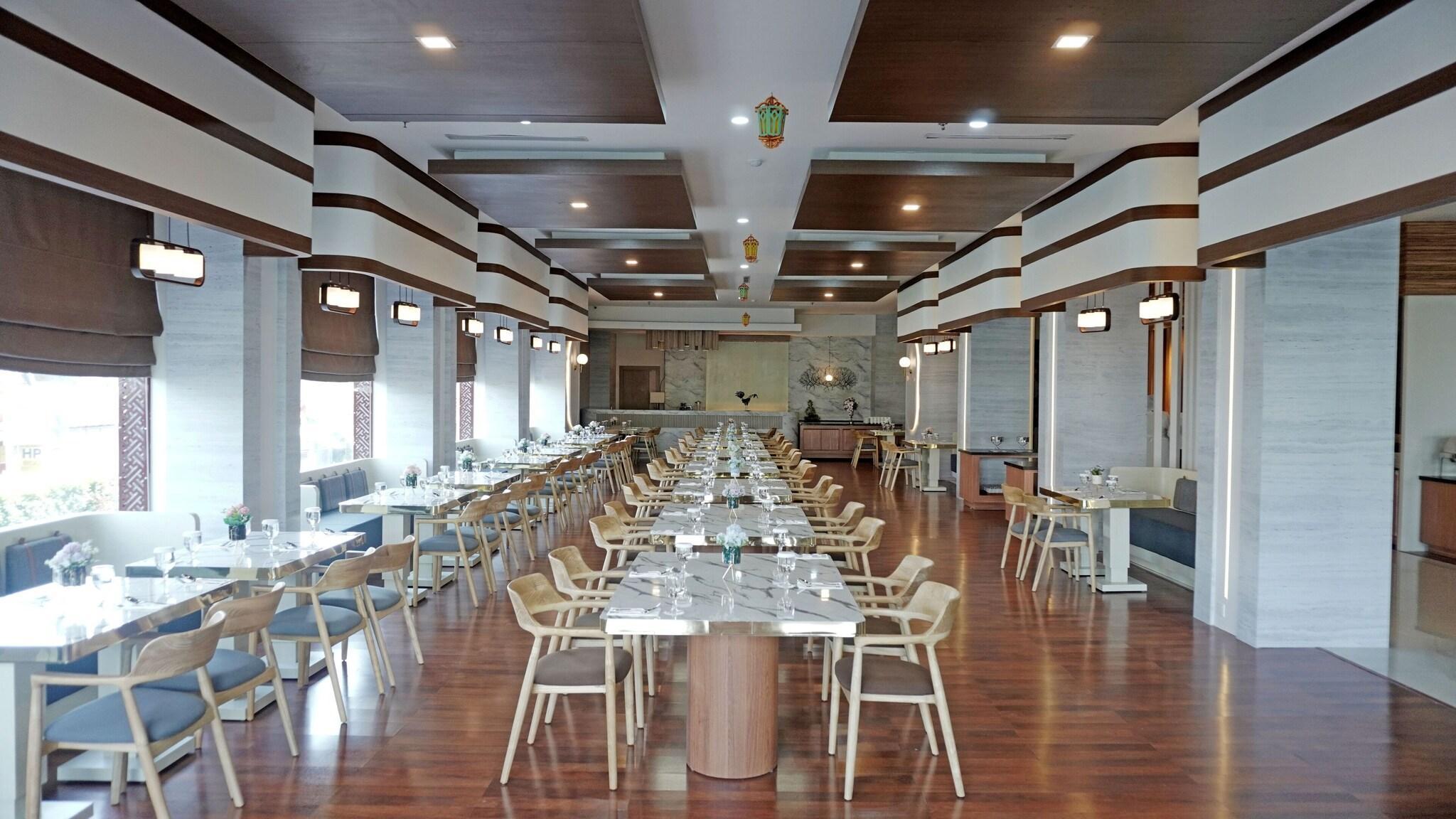 Restaurant Cavinton Hotel Malioboro Yogyakarta by Tritama Hospitality
