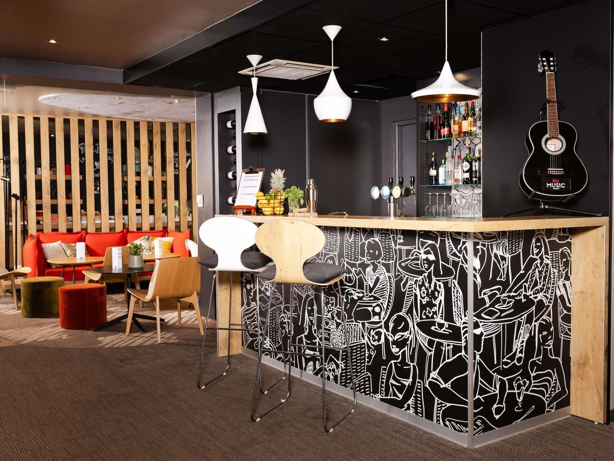 Bar/Salón ibis Valenciennes