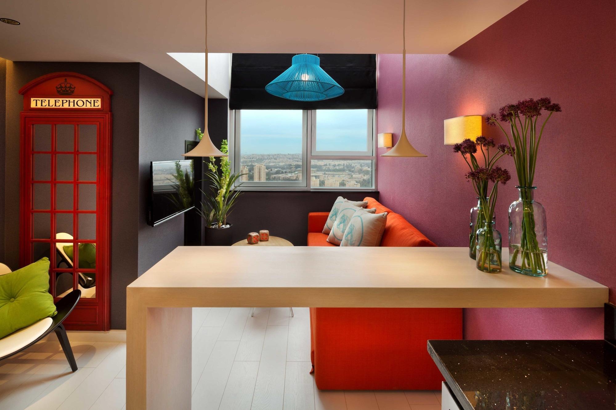 Varios 21st Floor 360 Suitop Hotel