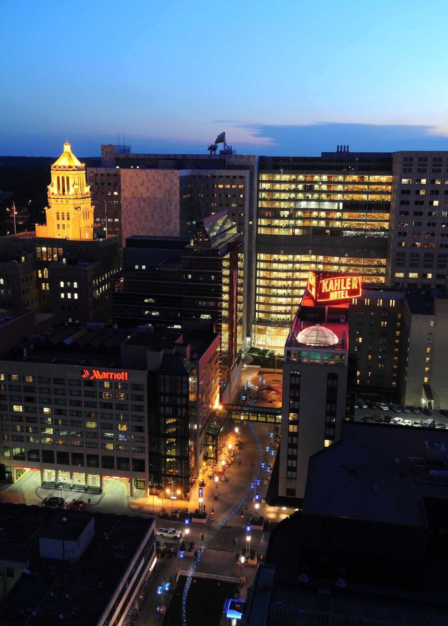 Vista Exterior The Towers At Kahler Grand Hotel