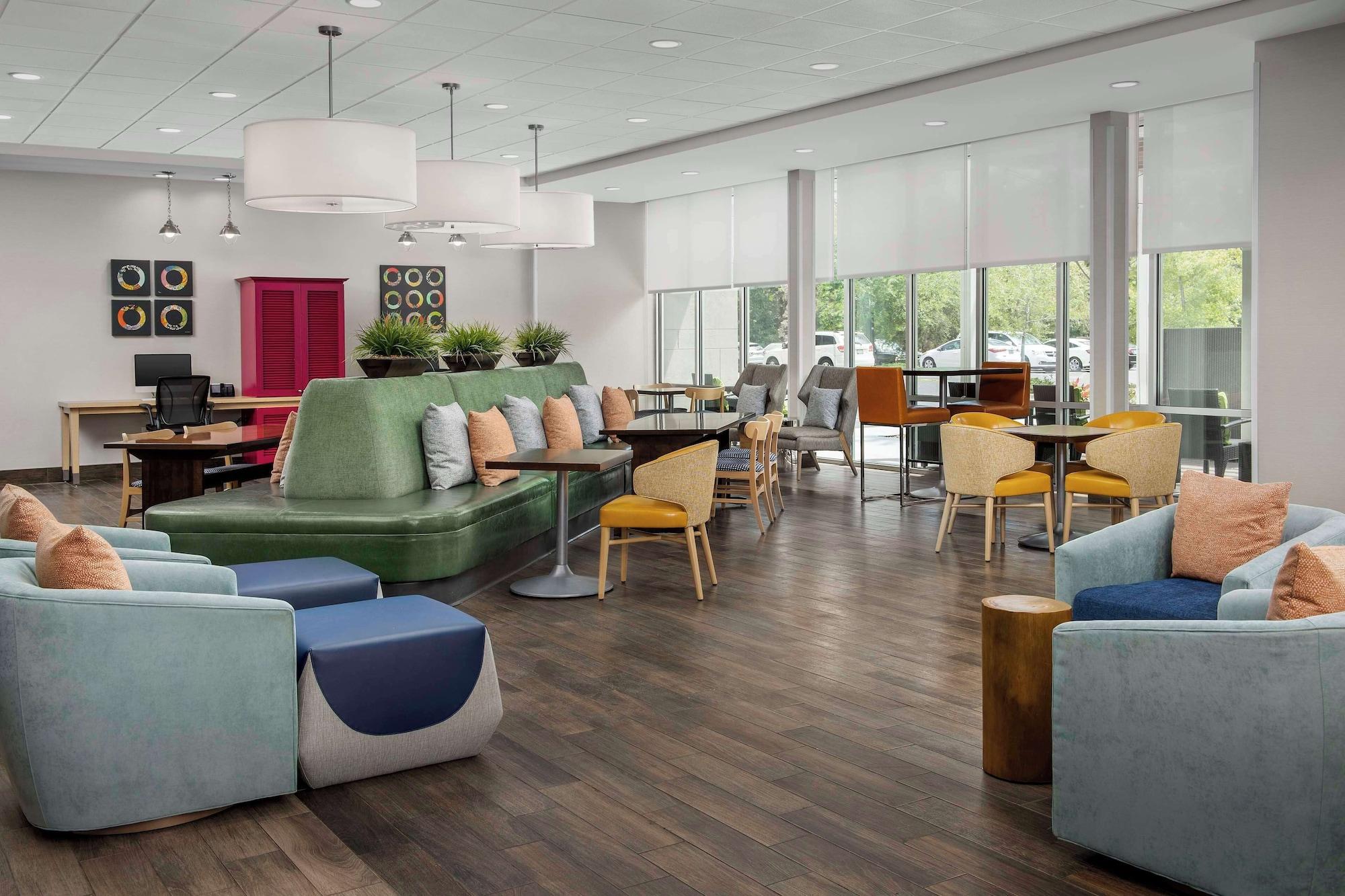 Vista Lobby Home2 Suites by Hilton Summerville