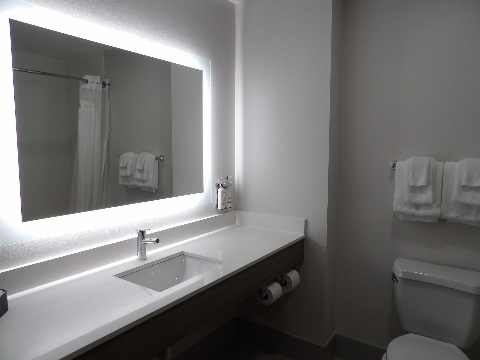 Equipamiento de Habitación Holiday Inn Express & Suites Huntsville Airport by IHG