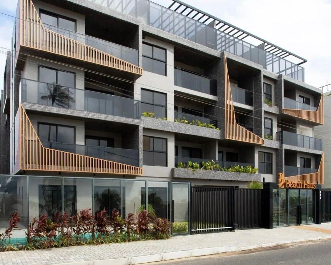 Vista Exterior Beach Haus by Azzure Homes