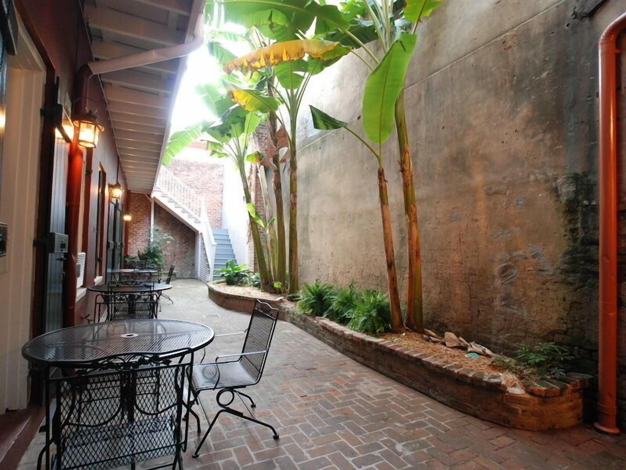 Varios Inn on St. Peter