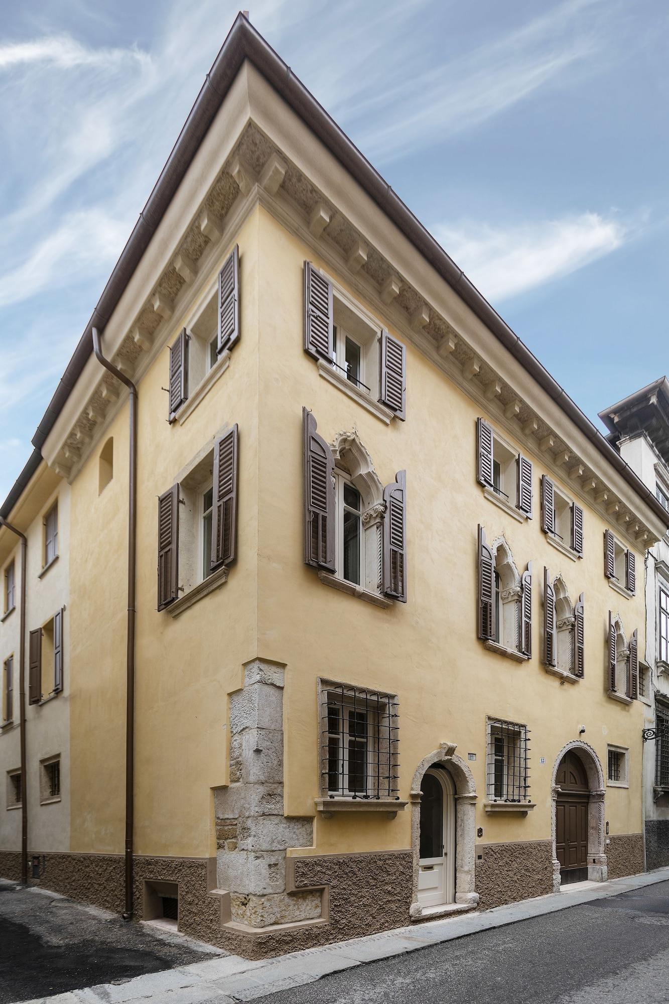 Varios Residenza Palazzo Brenzoni