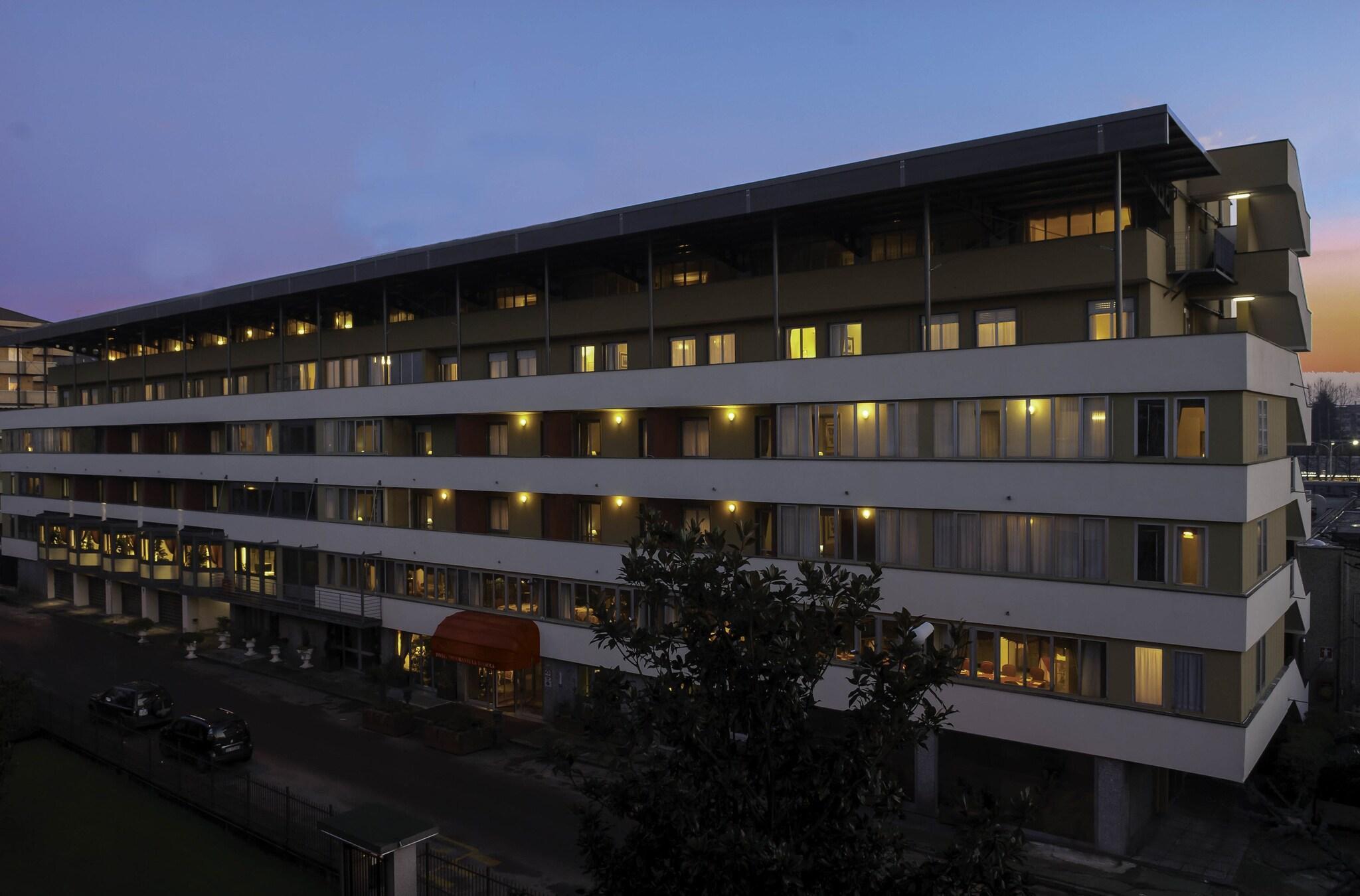 Vista Exterior Hotel La Bussola