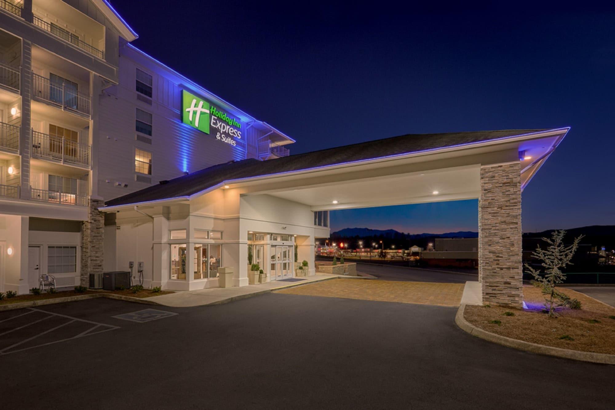 Vista Exterior Holiday Inn Express and Suites Pigeon Forge Sevierville by IHG