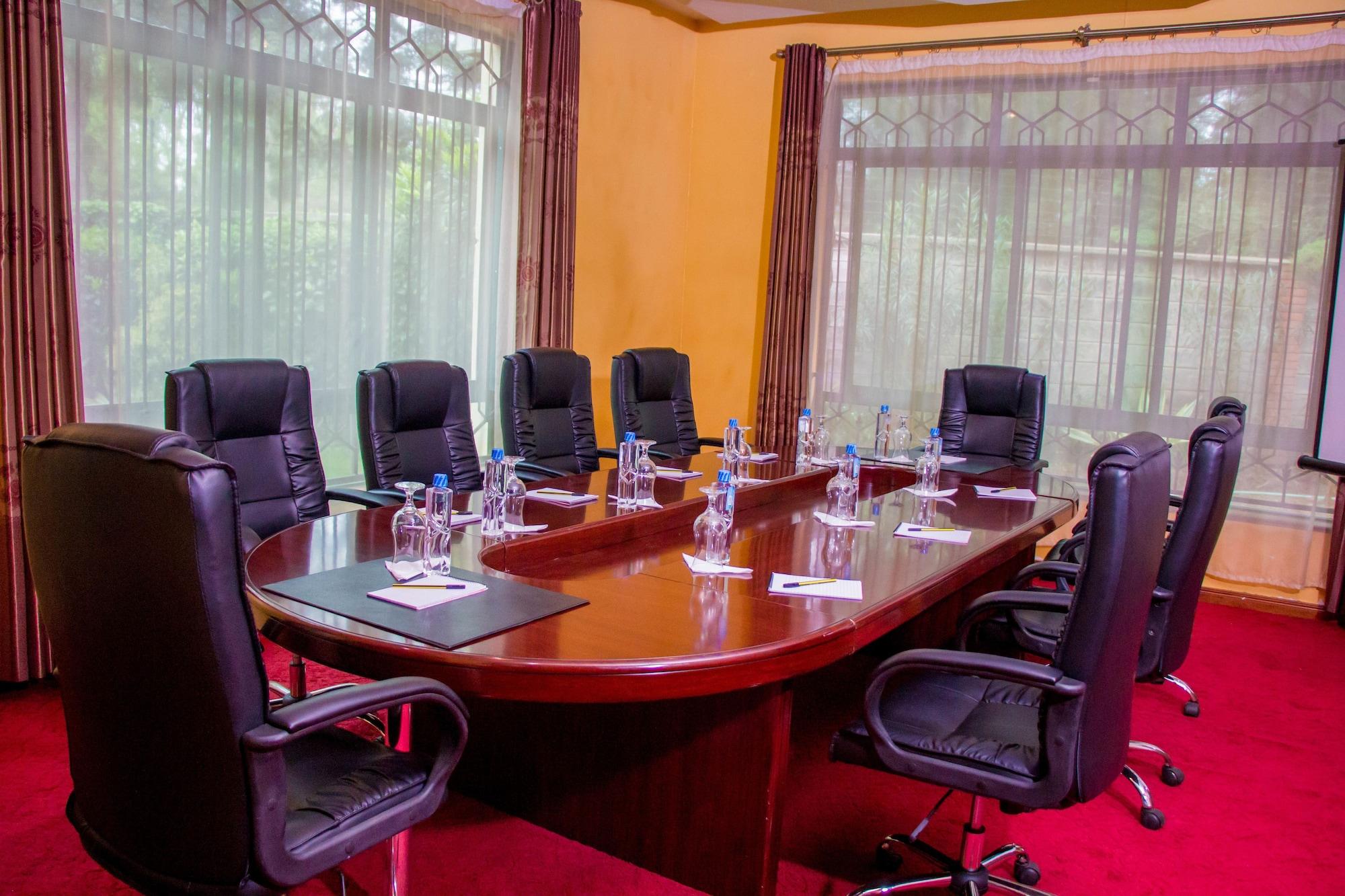 Sala de Reuniones Karen Inn and Suites