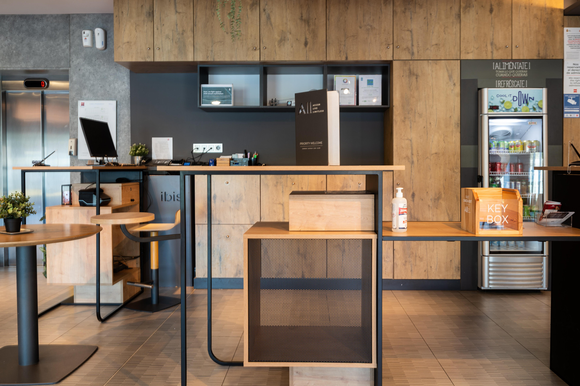 Vista Lobby Ibis Barcelona Montmelo